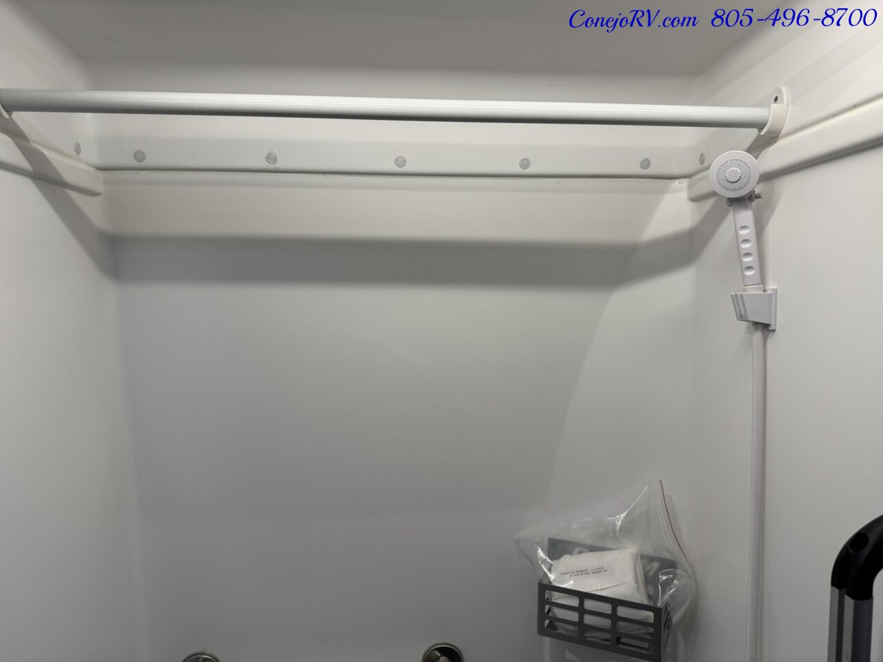2025 Winnebago Roam 59RZ Wheelchair Power Lift Power Lounge Galley   - Photo 17 - Thousand Oaks, CA 91360