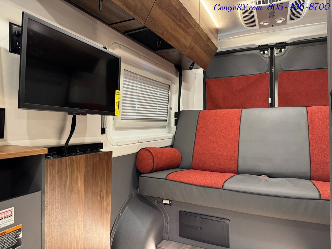 2025 Winnebago Roam 59RZ Wheelchair Power Lift Power Lounge Galley   - Photo 24 - Thousand Oaks, CA 91360