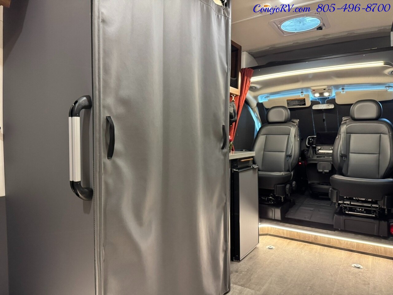 2025 Winnebago Roam 59RZ Wheelchair Power Lift Power Lounge Galley   - Photo 29 - Thousand Oaks, CA 91360