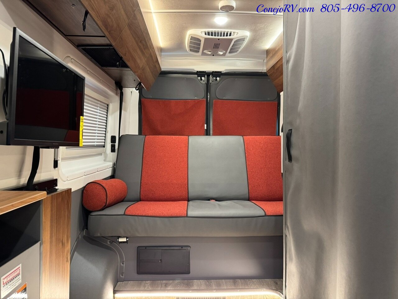 2025 Winnebago Roam 59RZ Wheelchair Power Lift Power Lounge Galley   - Photo 22 - Thousand Oaks, CA 91360