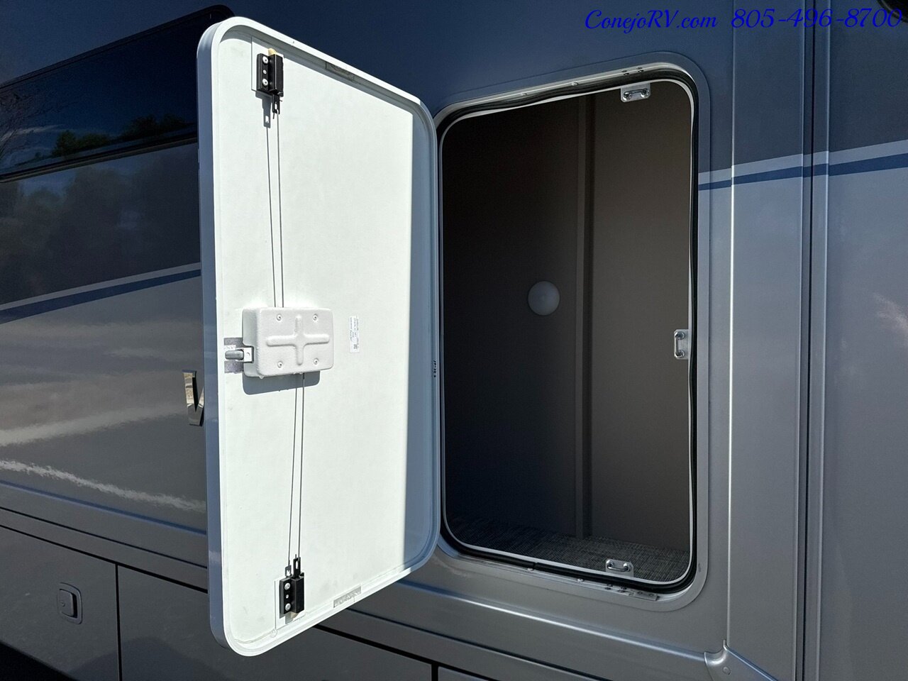 2025 Winnebago View 24T Slide-Out Murphy Bed Mercedes Turbo Diesel Full  Body Paint - Photo 42 - Thousand Oaks, CA 91360