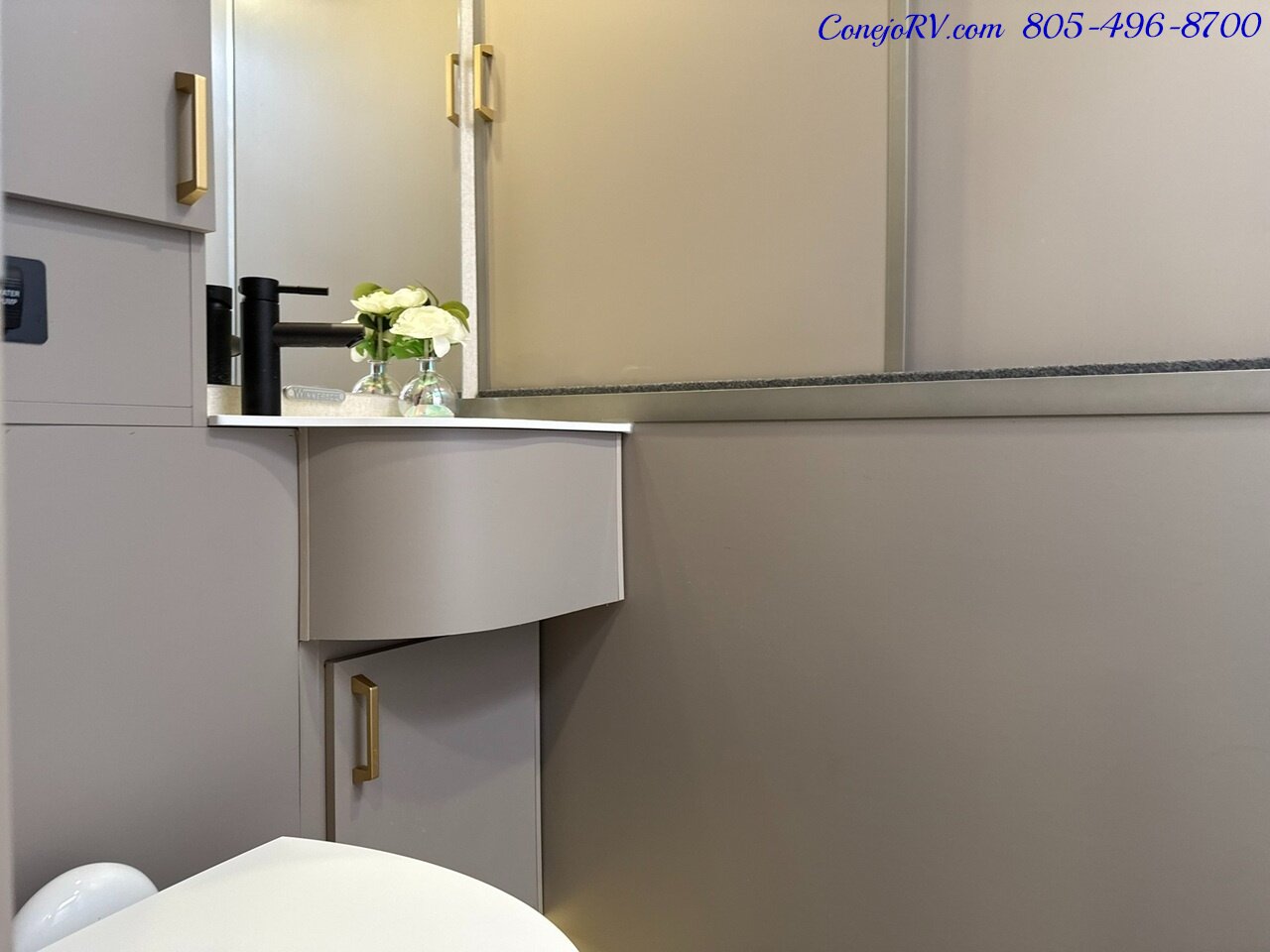 2025 Winnebago View 24T Slide-Out Murphy Bed Mercedes Turbo Diesel Full  Body Paint - Photo 20 - Thousand Oaks, CA 91360