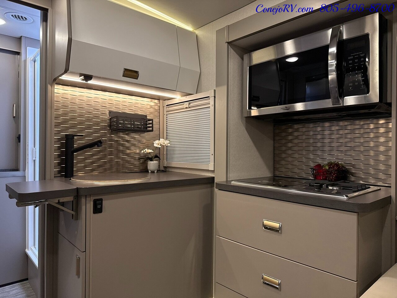 2025 Winnebago View 24T Slide-Out Murphy Bed Mercedes Turbo Diesel Full  Body Paint - Photo 14 - Thousand Oaks, CA 91360