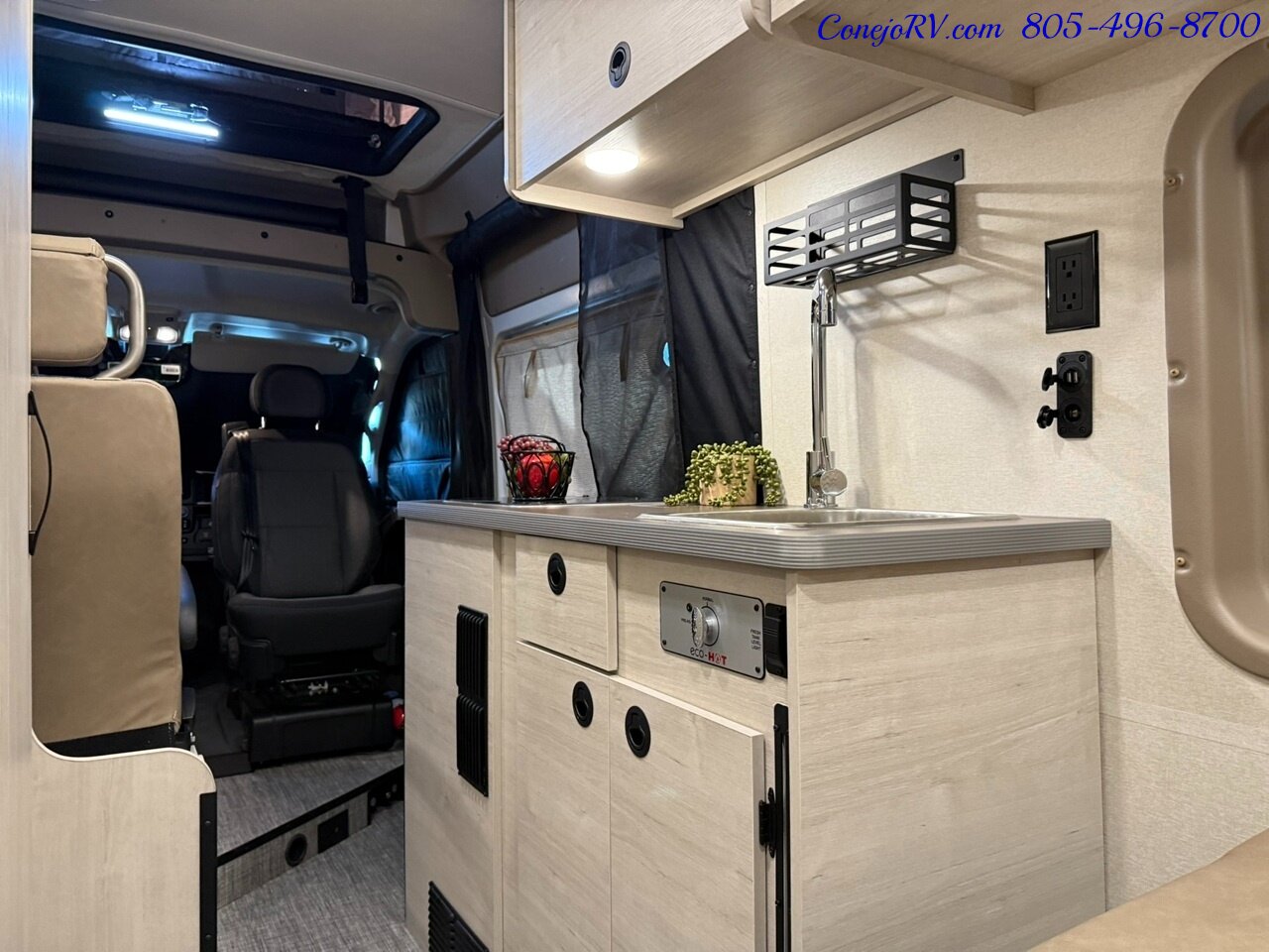 2026 Winnebago Solis 59P **NEW FOR 2026 2.8KW GENERATOR**Pop Top Full  Galley Convertible SOFA Roof AC - Photo 22 - Thousand Oaks, CA 91360