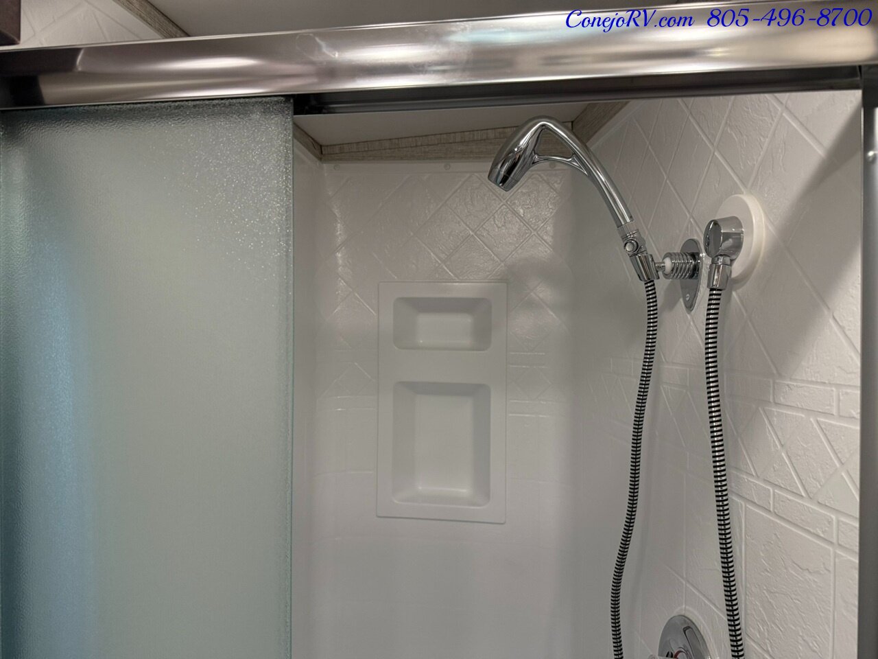 2023 Winnebago Forza 38W Triple Slide Outs Bunkhouse Loft Bed 2 Bath  Cummins Turbo Diesel 45k Miles - Photo 22 - Thousand Oaks, CA 91360