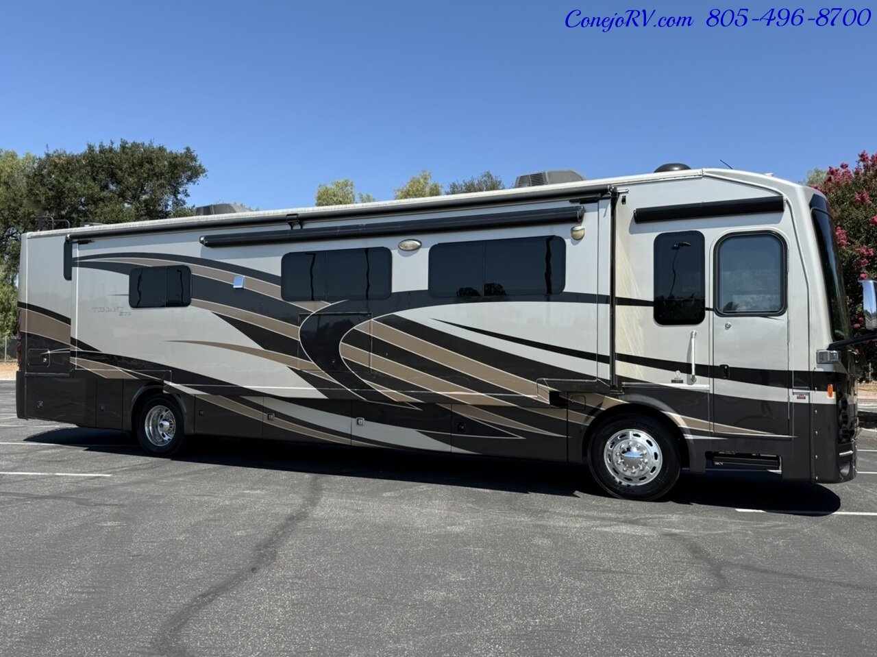 2014 Thor Tuscany 40EX Cummins ISB Diesel Engine Triple Slide Outs King Bed Bath & 1/2 Full Body Paint 34K Miles - Photo 1 - Thousand Oaks, CA 91360