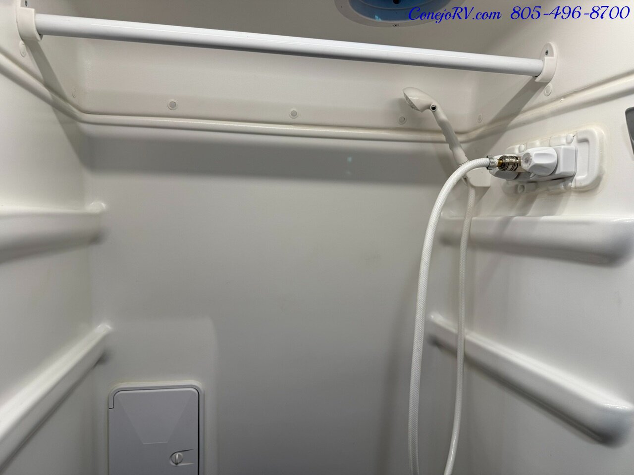 2024 Winnebago Revel 44EC 2.5-2 AWD Sprinter Mercedes Turbo Diesel, 16.8KWH Lithionics System 15K Miles - Photo 18 - Thousand Oaks, CA 91360