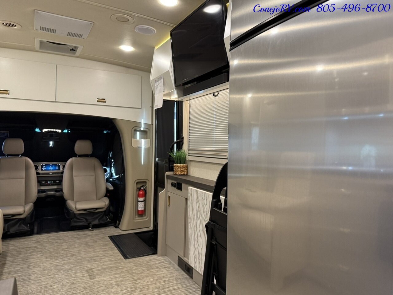 2024 Winnebago View 24T Slide-Out Murphy Bed Mercedes Turbo Diesel   - Photo 32 - Thousand Oaks, CA 91360