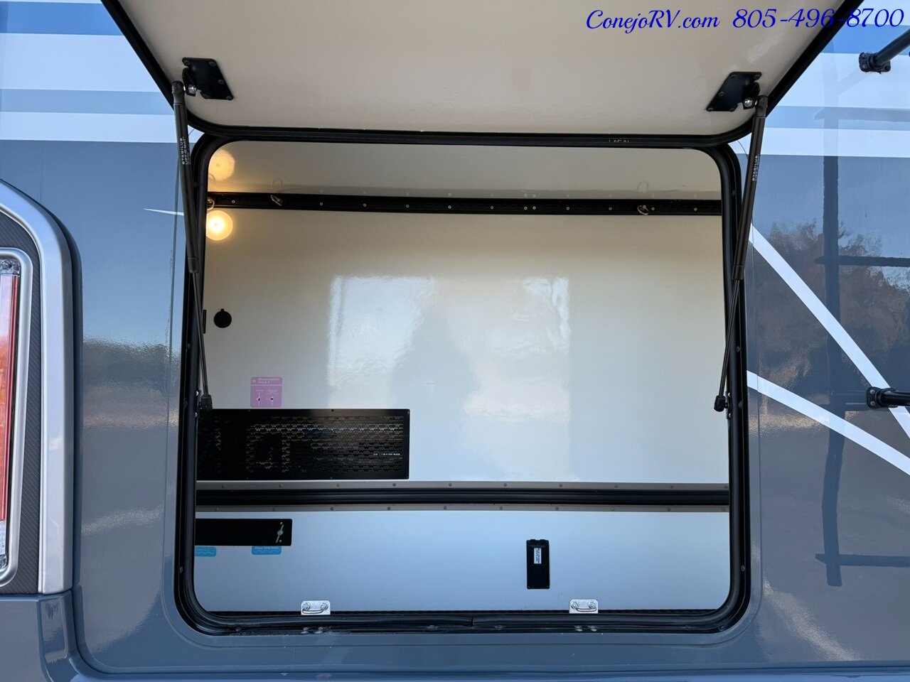 2024 Winnebago View 24T Slide-Out Murphy Bed Mercedes Turbo Diesel   - Photo 45 - Thousand Oaks, CA 91360