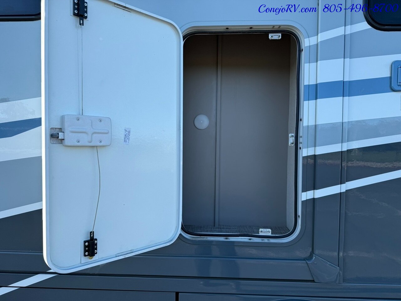 2024 Winnebago View 24T Slide-Out Murphy Bed Mercedes Turbo Diesel   - Photo 48 - Thousand Oaks, CA 91360