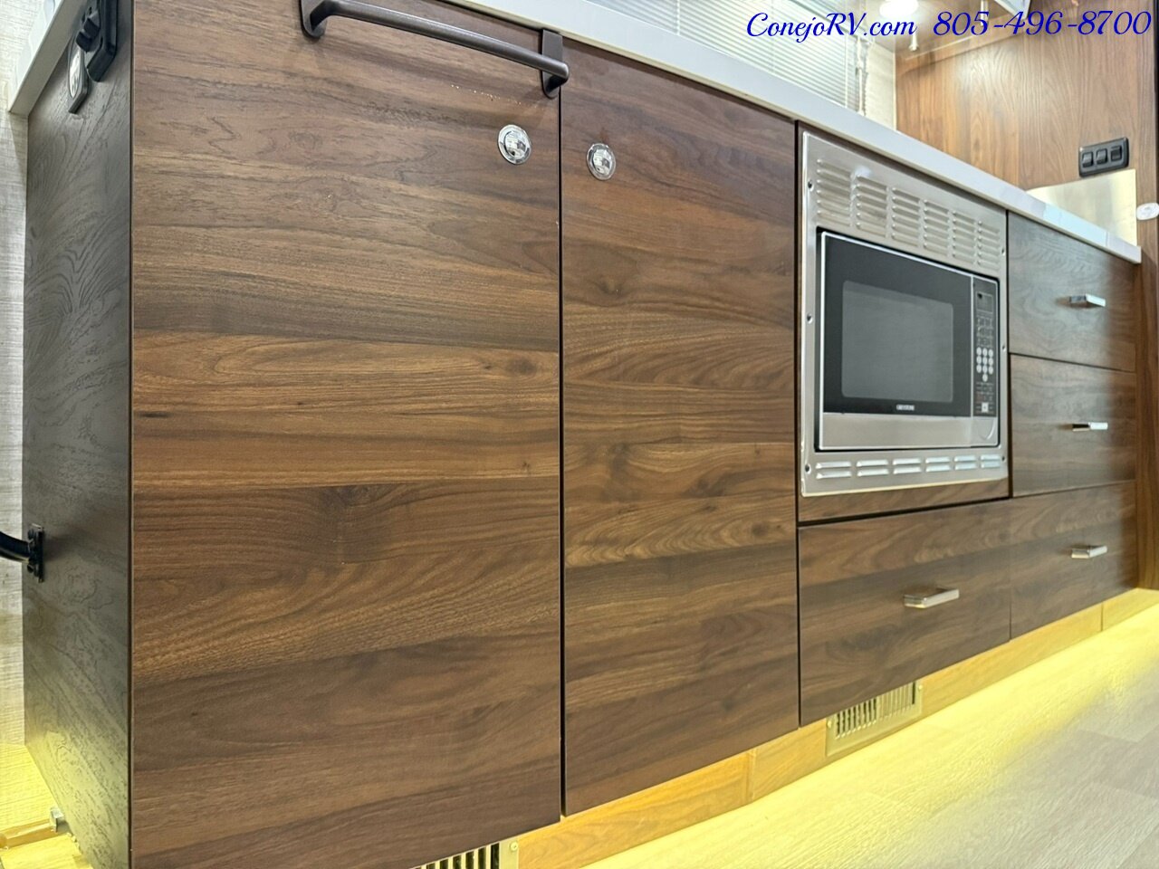 2020 Winnebago View 24D Full Wall Slide-Out Mercedes Turbo Diesel Full Body Paint 21K Miles Pre Covid Build - Photo 13 - Thousand Oaks, CA 91360