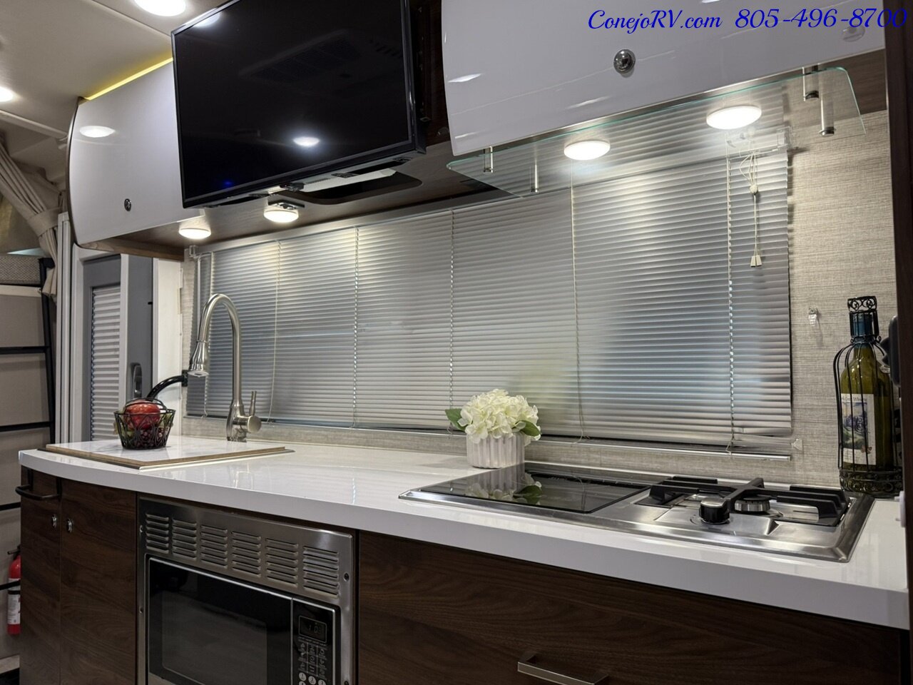 2020 Winnebago View 24D Full Wall Slide-Out Mercedes Turbo Diesel Full Body Paint 21K Miles Pre Covid Build - Photo 20 - Thousand Oaks, CA 91360