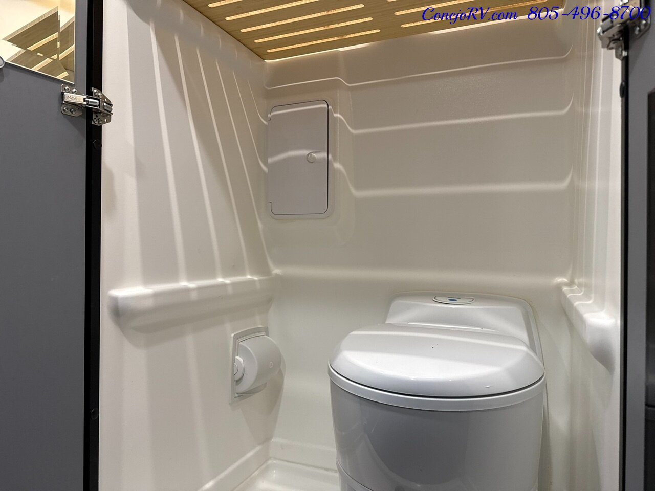 2024 Winnebago Revel 44EC 2.5-1 AWD Sprinter Mercedes Turbo Diesel, 8.4KWH Lithionics System 26K Miles - Photo 18 - Thousand Oaks, CA 91360