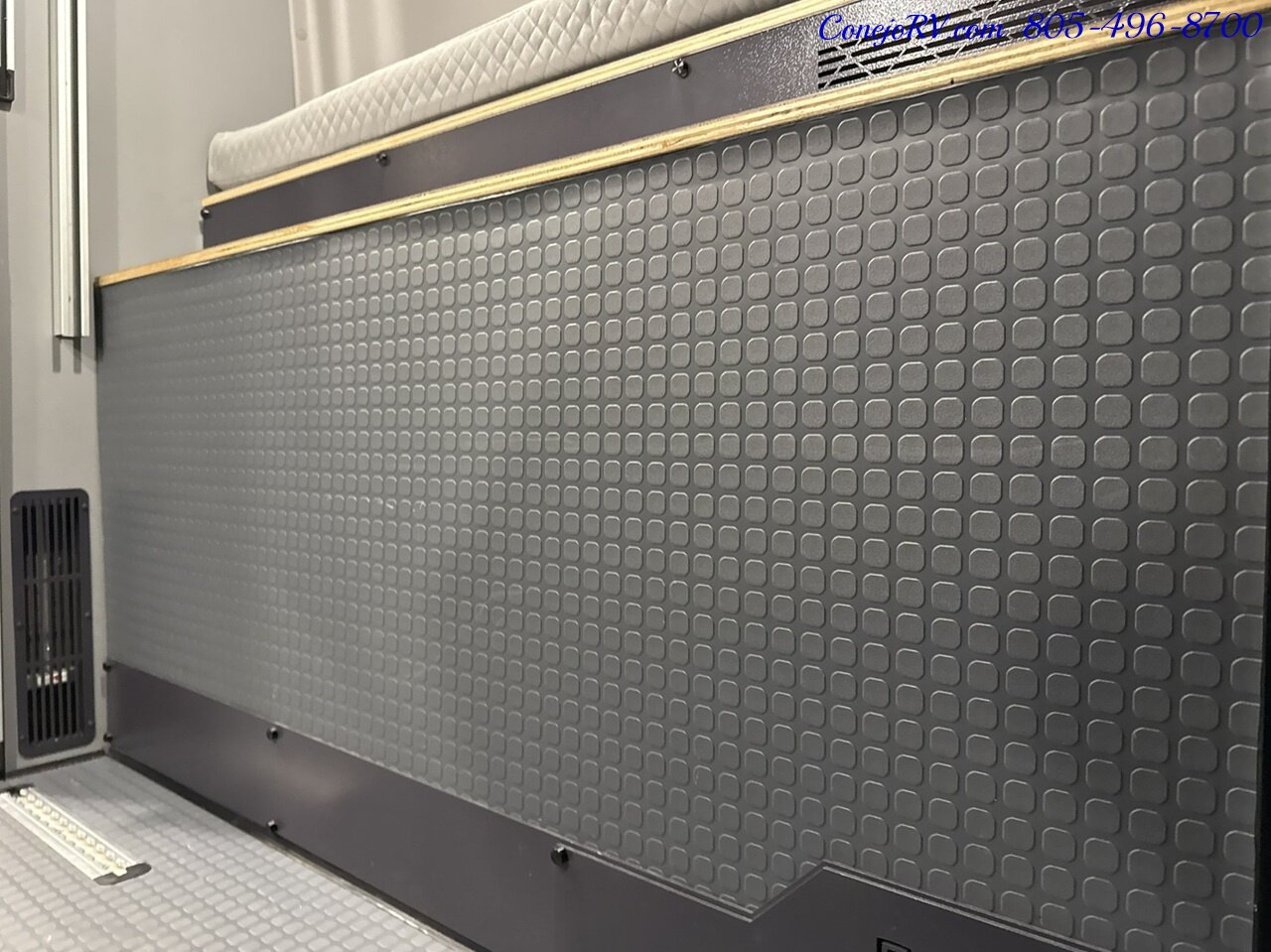 2024 Winnebago Revel 44EC 2.5-1 AWD Sprinter Mercedes Turbo Diesel, 8.4KWH Lithionics System 26K Miles - Photo 26 - Thousand Oaks, CA 91360