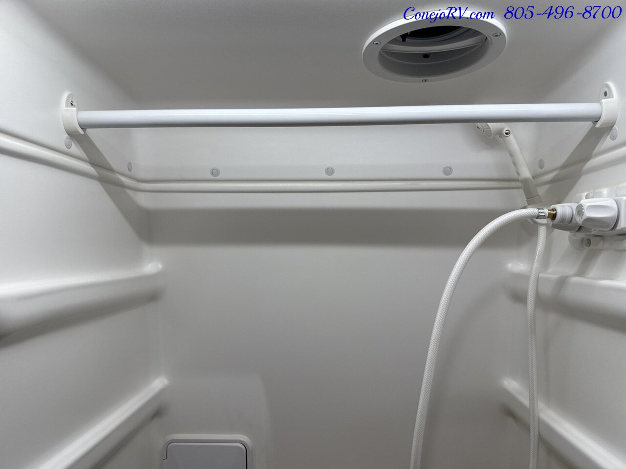 2026 Winnebago Revel 44E 2.5-2 AWD Sprinter Mercedes Turbo Diesel  16.8KWH Lithionics System Dealer Demo 4K Miles - Photo 17 - Thousand Oaks, CA 91360