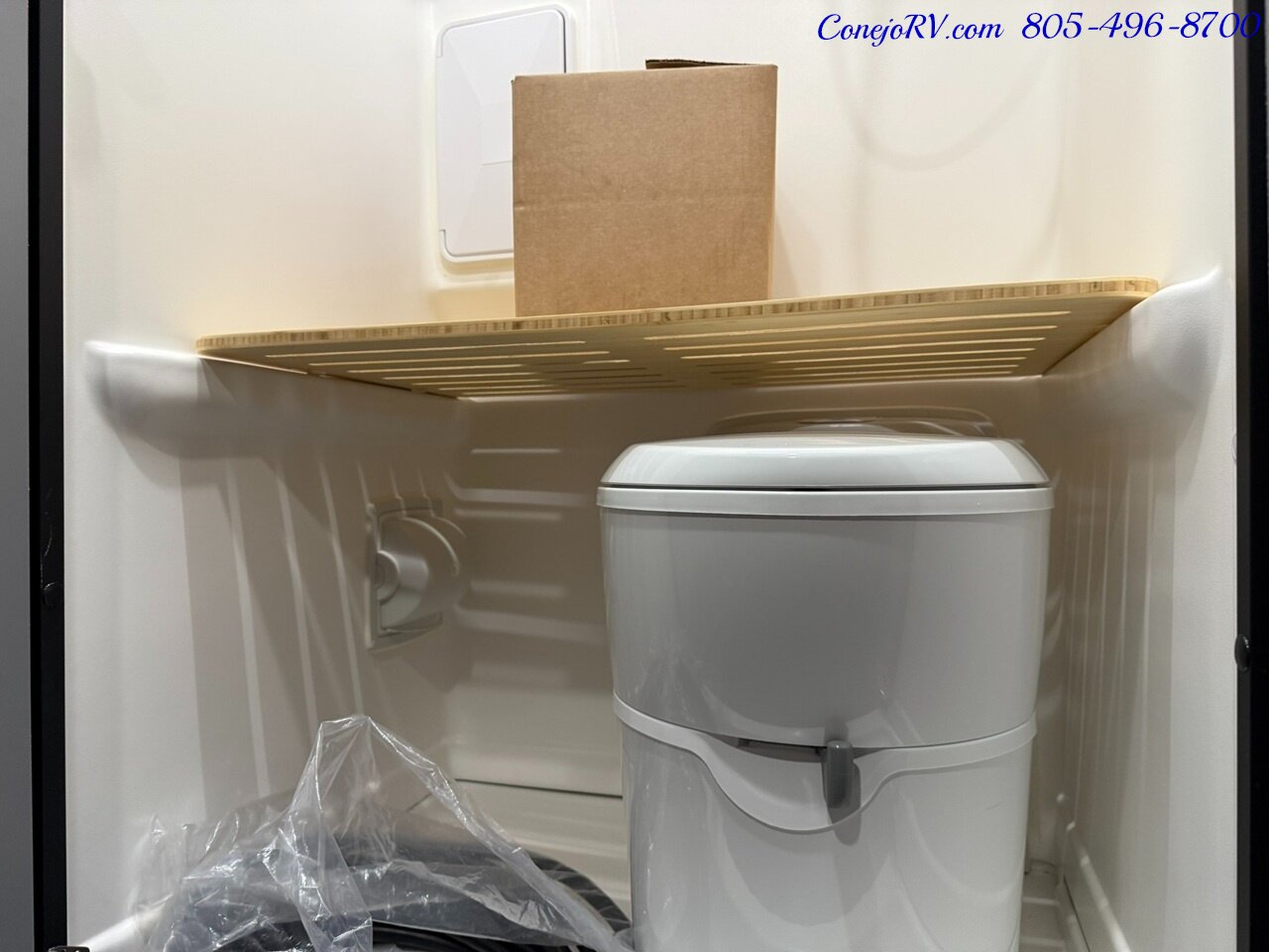 2026 Winnebago Revel 44E 2.5-2 AWD Sprinter Mercedes Turbo Diesel  16.8KWH Lithionics System Dealer Demo 4K Miles - Photo 19 - Thousand Oaks, CA 91360