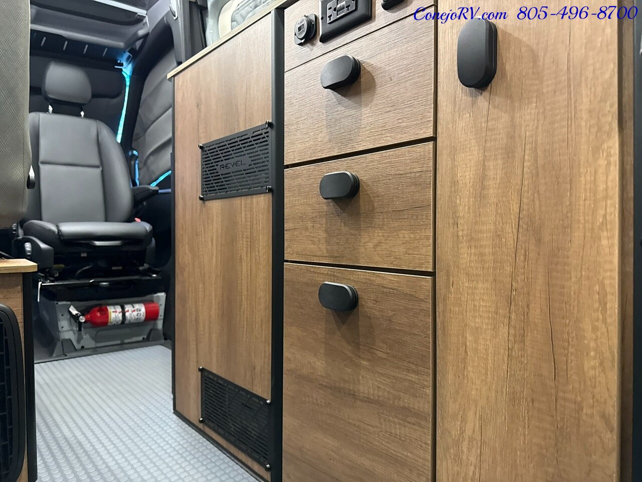 2026 Winnebago Revel 44E 2.5-2 AWD Sprinter Mercedes Turbo Diesel  16.8KWH Lithionics System Dealer Demo 4K Miles - Photo 15 - Thousand Oaks, CA 91360