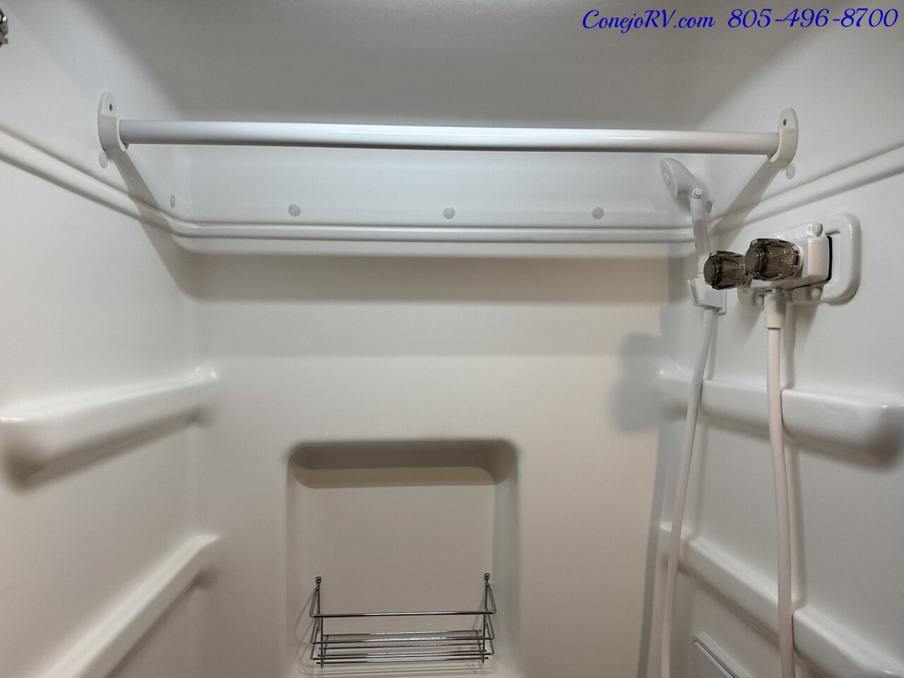 2025 Winnebago Solis 59P Pop Top Full Galley Roof AC - Photo 16 - Thousand Oaks, CA 91360