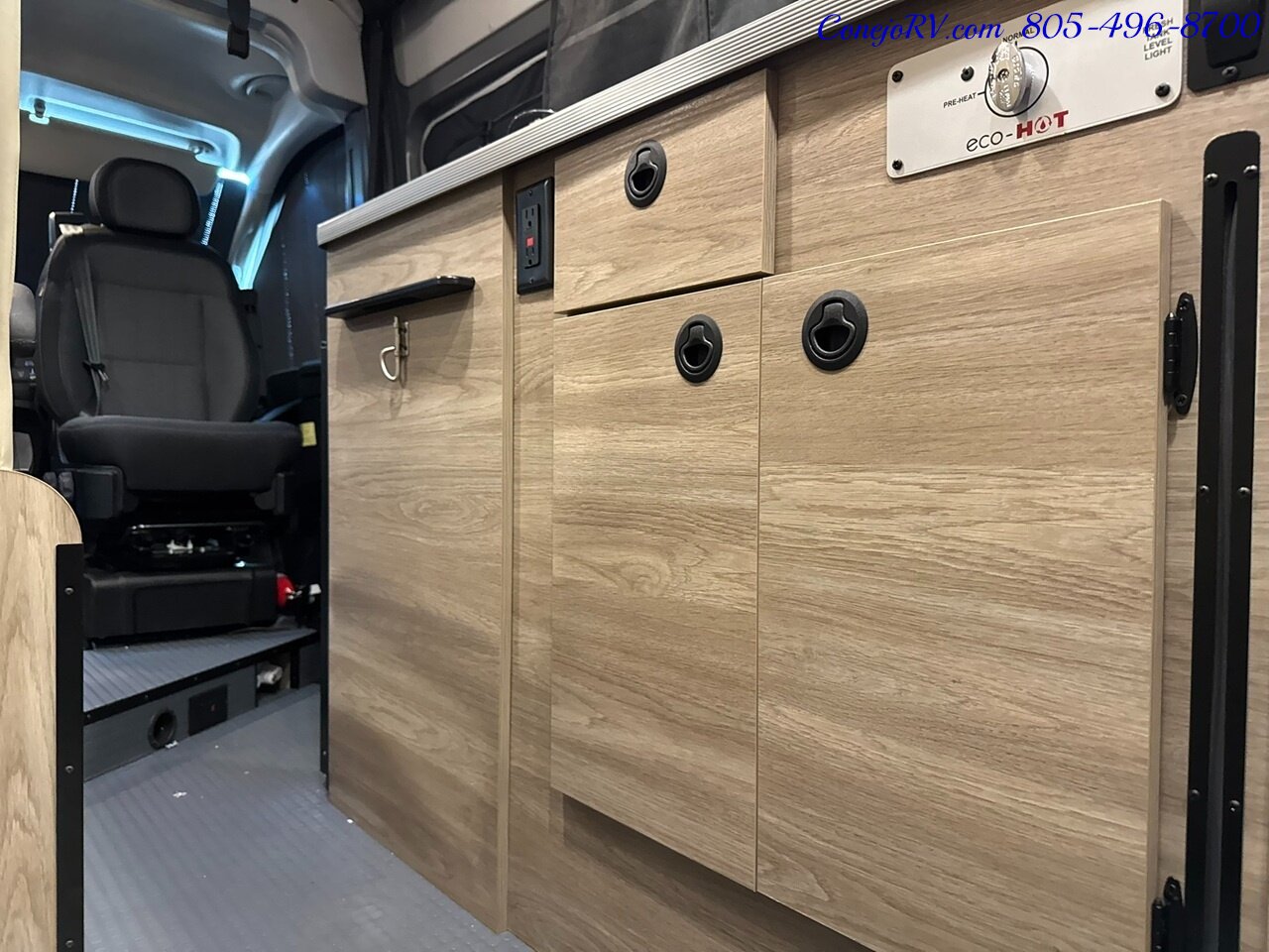 2025 Winnebago Solis 59P Pop Top Full Galley Roof AC - Photo 14 - Thousand Oaks, CA 91360