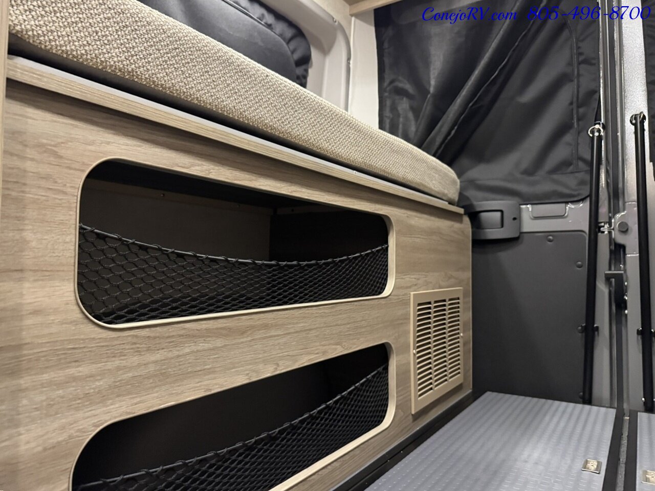 2025 Winnebago Solis 59P Pop Top Full Galley Roof AC - Photo 21 - Thousand Oaks, CA 91360