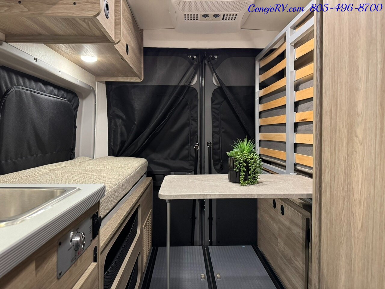2025 Winnebago Solis 59P Pop Top Full Galley Roof AC - Photo 18 - Thousand Oaks, CA 91360