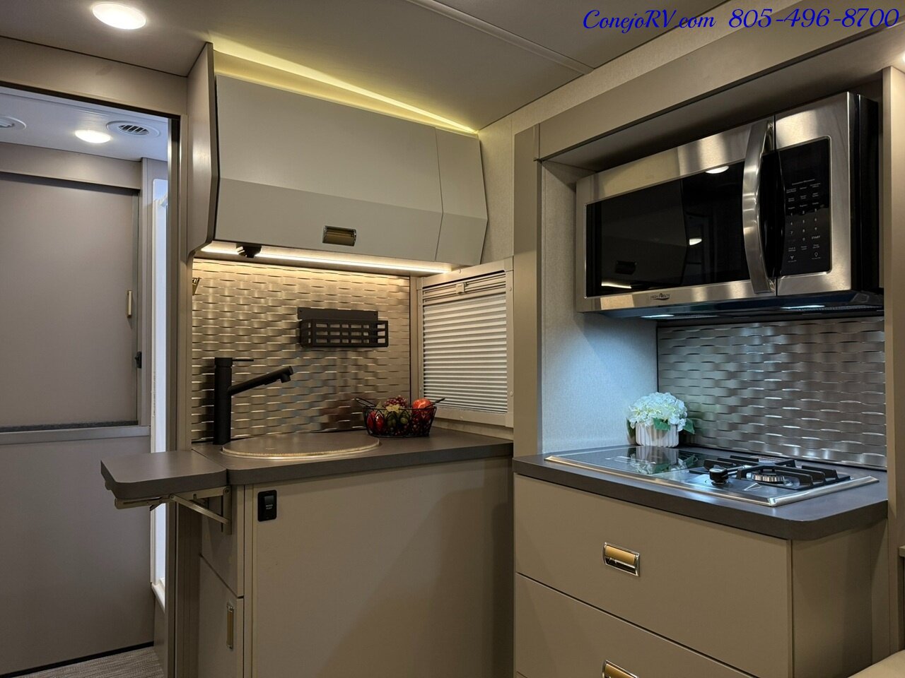 2025 Winnebago Navion 24T AWD Dealer Demo Slide-Out Murphy Bed Mercedes Turbo Diesel 3K Miles - Photo 11 - Thousand Oaks, CA 91360