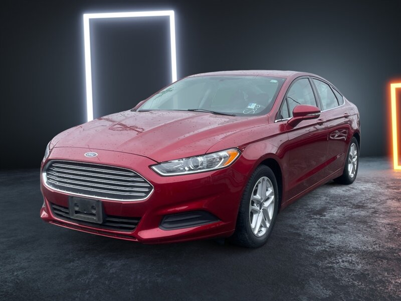The 2015 Ford Fusion SE photos