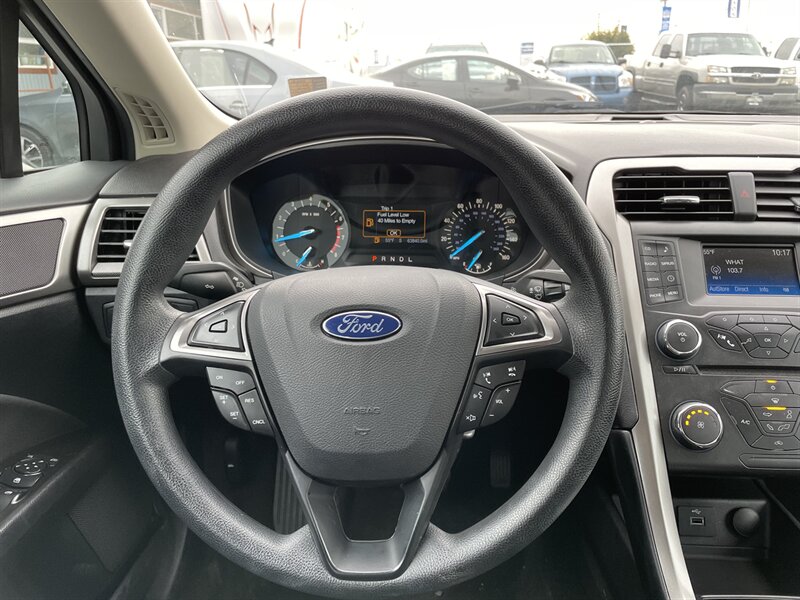 2017 Ford Fusion SE photo