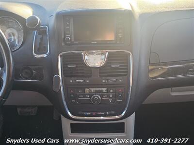 2015 Chrysler Town & Country Touring   - Photo 22 - Essex, MD 21221