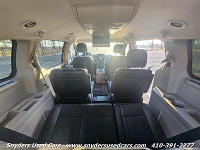 2015 Chrysler Town & Country Touring   - Photo 19 - Essex, MD 21221