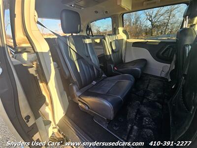 2015 Chrysler Town & Country Touring   - Photo 15 - Essex, MD 21221