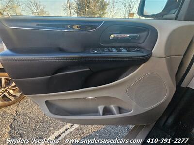 2015 Chrysler Town & Country Touring   - Photo 30 - Essex, MD 21221