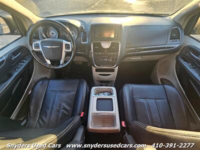 2015 Chrysler Town & Country Touring   - Photo 21 - Essex, MD 21221