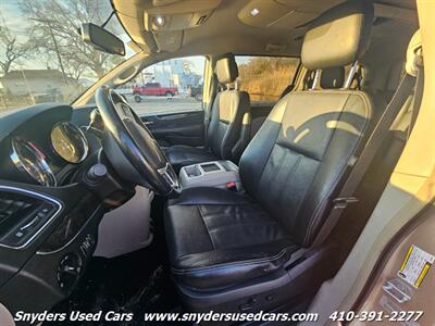 2015 Chrysler Town & Country Touring   - Photo 9 - Essex, MD 21221