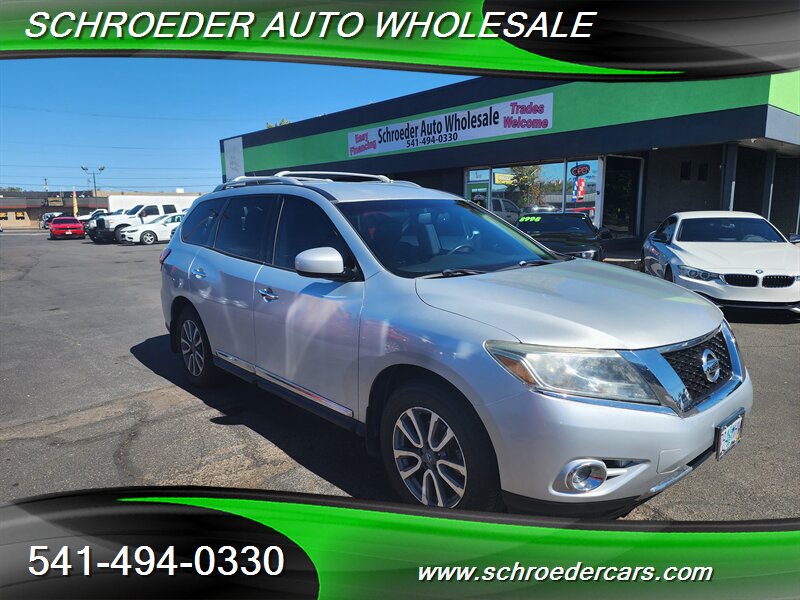 2016 Nissan Pathfinder SL  