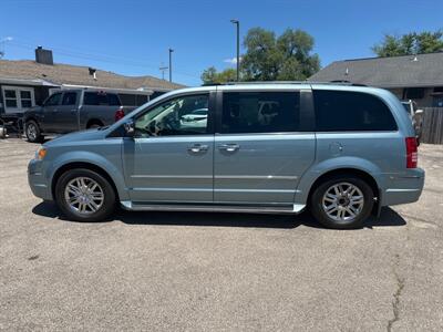 2010 Chrysler Town & Country Limited   - Photo 4 - Lafayette, IN 47905