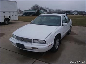 1996 Buick Regal Custom   - Photo 1 - Davenport, IA 52802