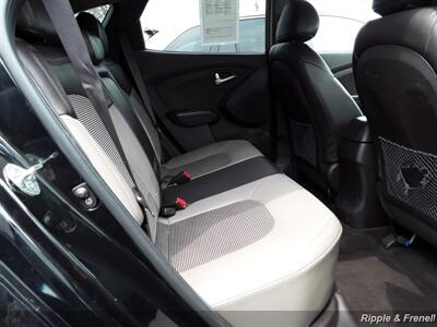 2013 Hyundai Tucson GLS   - Photo 10 - Davenport, IA 52802