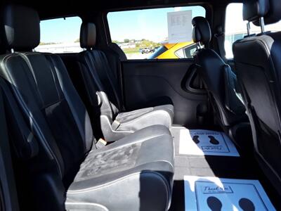 2015 Dodge Grand Caravan SXT   - Photo 12 - Davenport, IA 52802