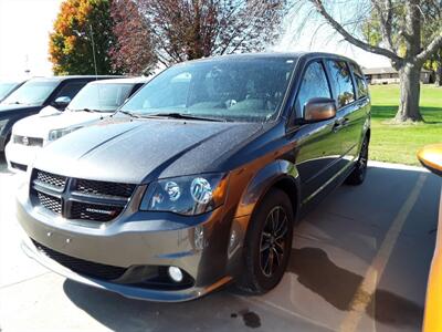 2015 Dodge Grand Caravan SXT   - Photo 3 - Davenport, IA 52802