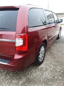 2011 Chrysler Town & Country Touring-L   - Photo 6 - Silvis, IL 61282