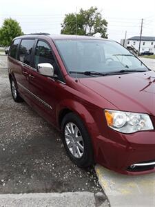 2011 Chrysler Town & Country Touring-L   - Photo 3 - Silvis, IL 61282