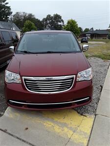 2011 Chrysler Town & Country Touring-L   - Photo 1 - Silvis, IL 61282
