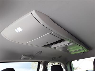 2016 Chrysler Town & Country Touring   - Photo 7 - Davenport, IA 52802
