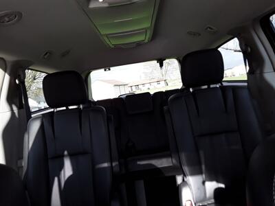 2016 Chrysler Town & Country Touring   - Photo 6 - Davenport, IA 52802