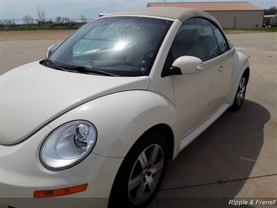 2006 Volkswagen New Beetle Convertible 2.5   - Photo 12 - Davenport, IA 52802