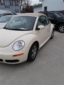 2006 Volkswagen New Beetle Convertible 2.5   - Photo 4 - Davenport, IA 52802