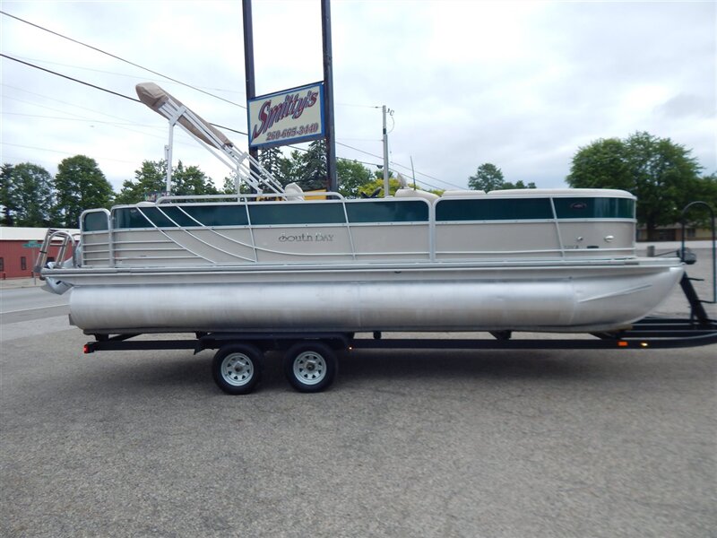 2015 Southbay 8522 CR  Pontoon
