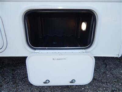 2022 Thor Chateau 31E  Bunkhouse - Photo 26 - Angola, IN 46703