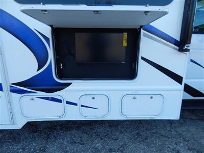 2022 Thor Chateau 31E  Bunkhouse - Photo 25 - Angola, IN 46703